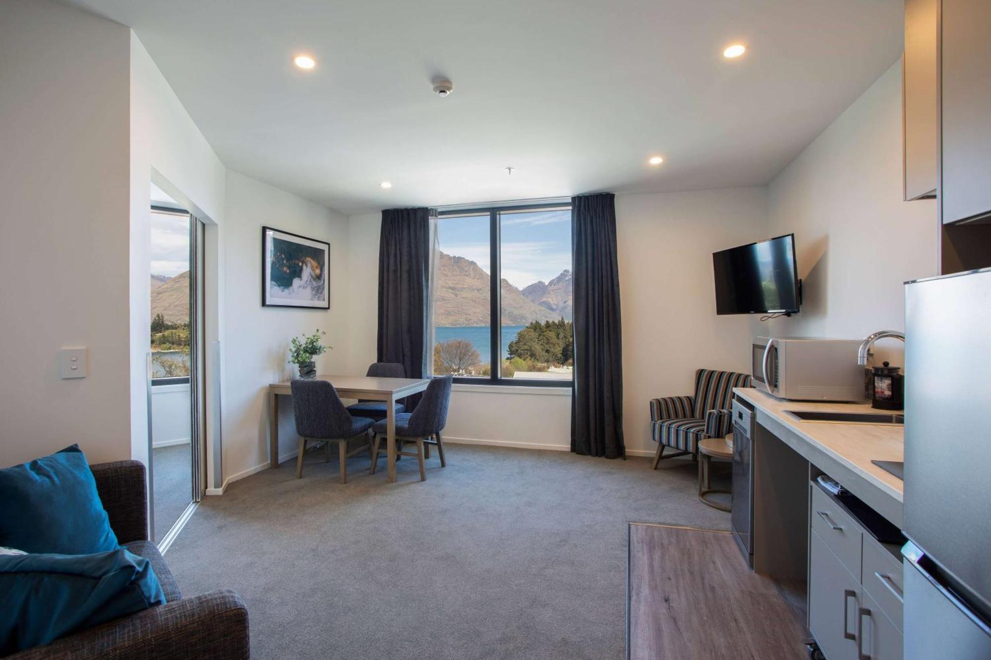 Ramada By Wyndham Queenstown Central Exterior foto