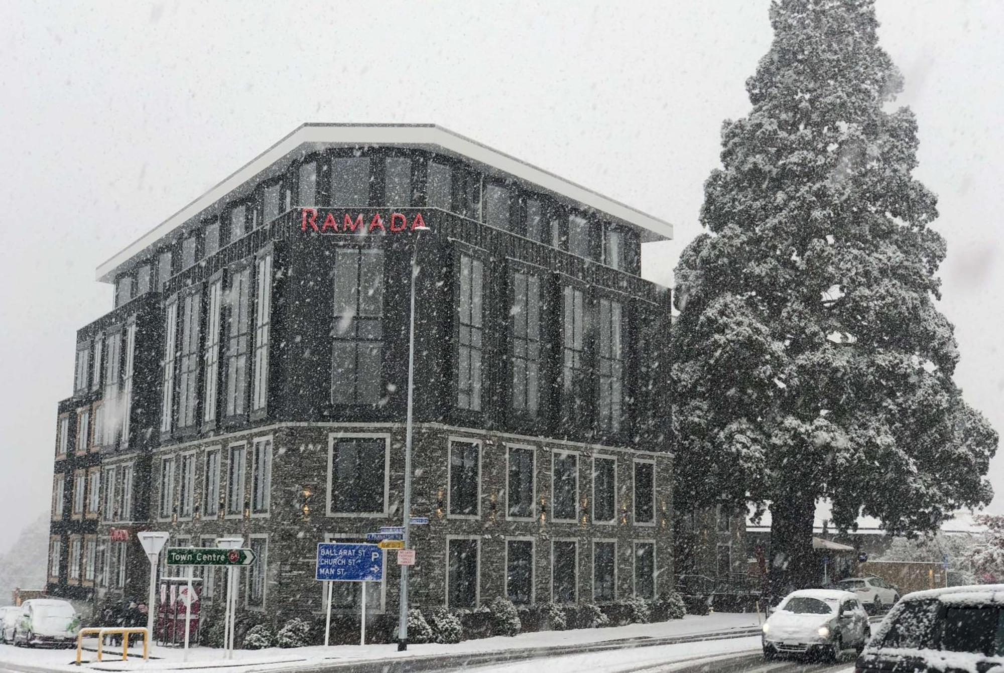 Ramada By Wyndham Queenstown Central Exterior foto
